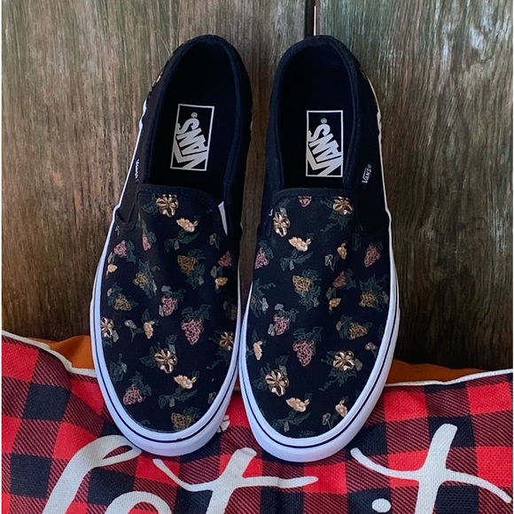 Vans Shoes - New slip-on Vans sneakers Women’s size 10